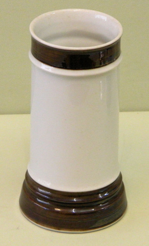 Porzellan Krug Braun