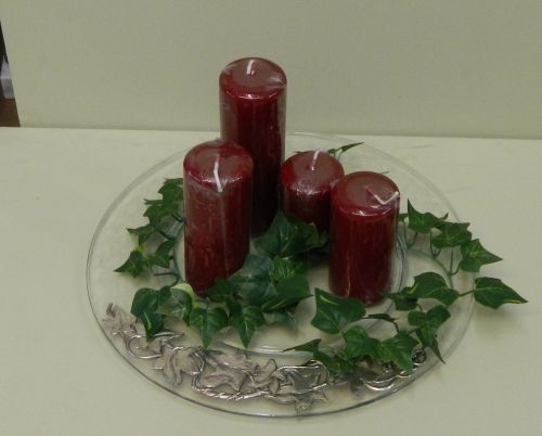 Glasteller mit 4 Kerzen