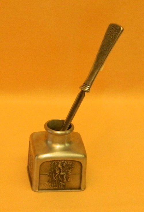 Tintenfaß und Brieföffner